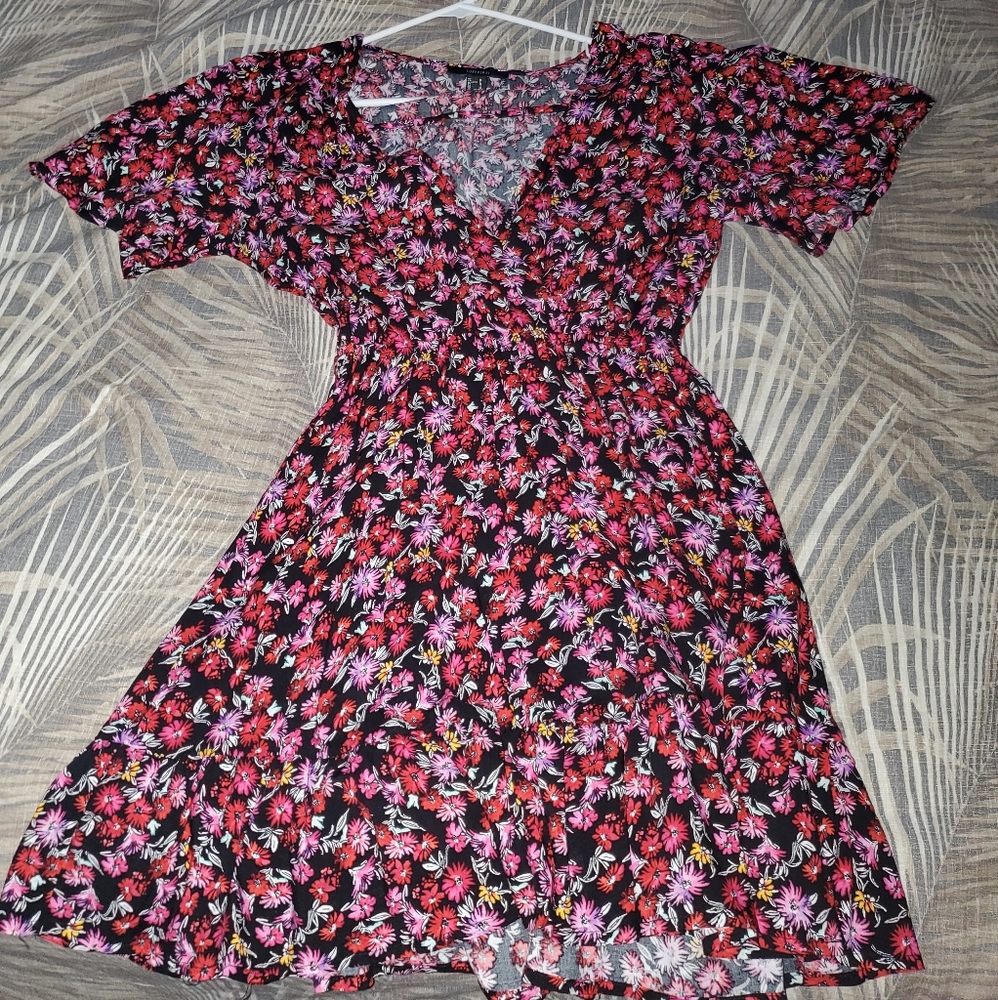 Forever 21 v-neck spring mini dress